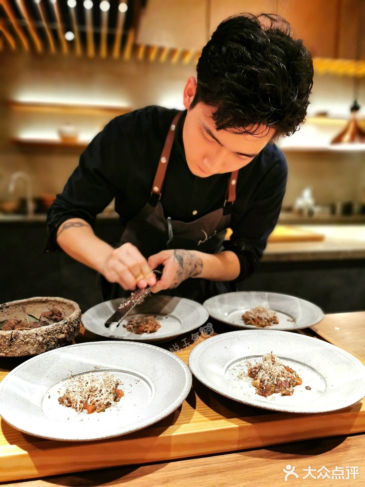 厦门地标双子塔43楼，90后帅大厨许你极致美食体验