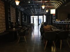 -钟书阁(松江泰晤士小镇店)