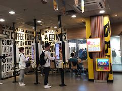 大堂-麦当劳(中山公园龙之梦店)