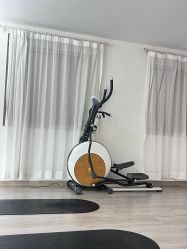 -闺蜜瑜伽·普拉提女性塑形馆