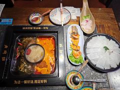 -老牌坊云南鱼豆花火锅(哈西万达店)
