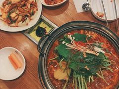 土豆排骨火锅-喇喇排骨火锅·传统韩式脊骨汤(望京西园总店)