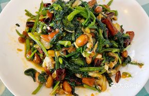 Clams Mixed with Spinach