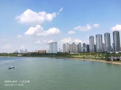 -南京眼步行桥