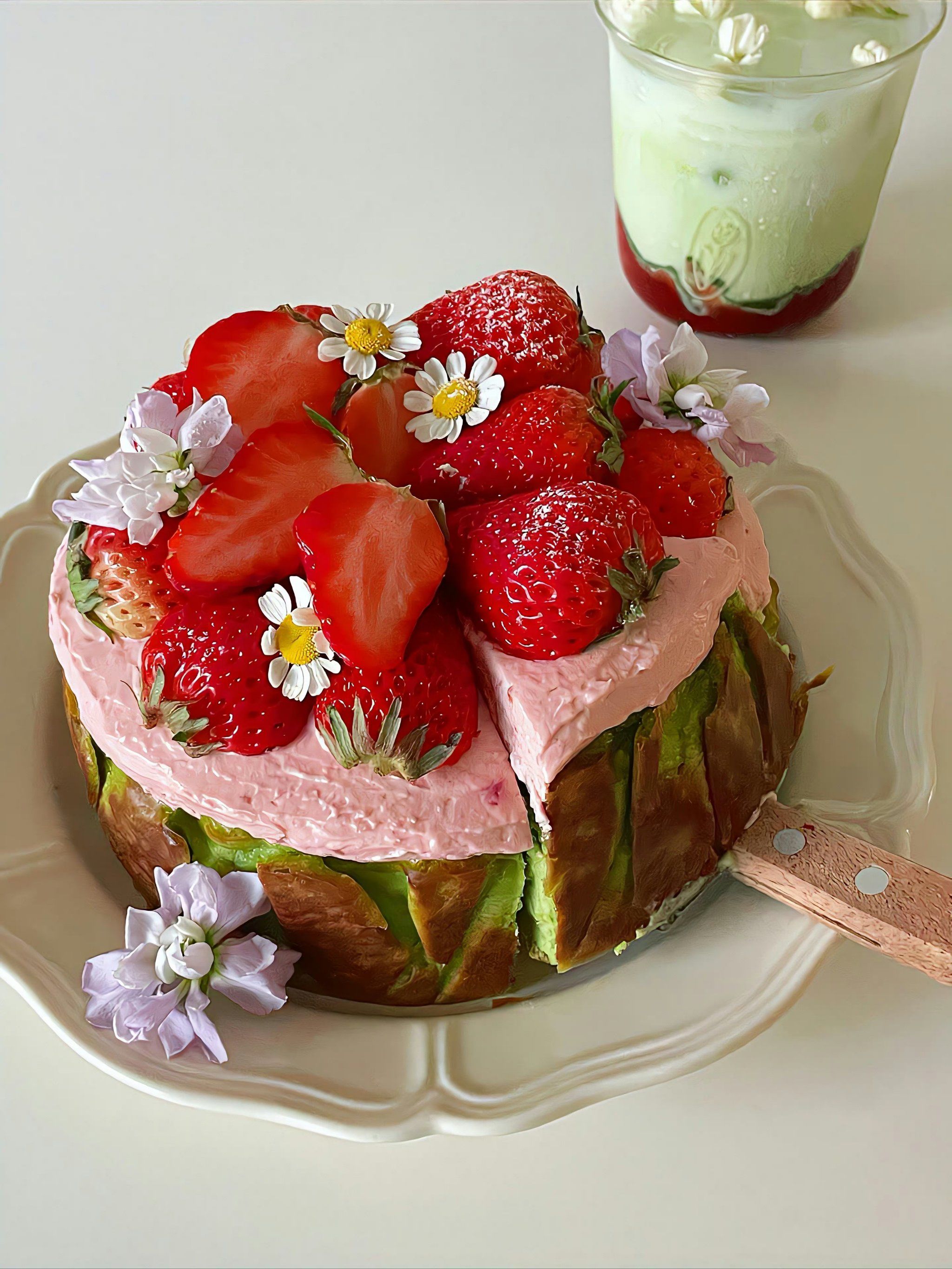 粉粉少女心❗️好吃到转圈圈的草莓千层蛋糕🍓