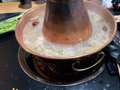 -果松木炭酸菜铜火锅·外婆参鸡汤