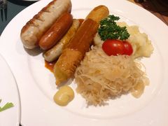 兰特伯爵自制猪肉肠配酸菜、土豆-兰特伯爵西餐厅·啤酒屋(方庄店)