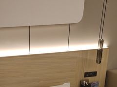-欧辰国际酒店(重庆欢乐谷轻轨站店)