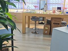 -天空之镜眼镜店蔡司依视路配镜授权零售店(望京颐堤港店)