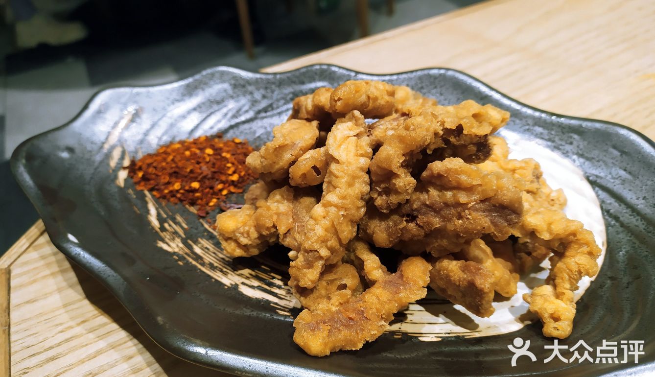 一口咬下还能听到咔吱咔吱的声音,内里肉质十分紧实