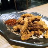 一口咬下还能听到咔吱咔吱的声音,内里肉质十分紧实