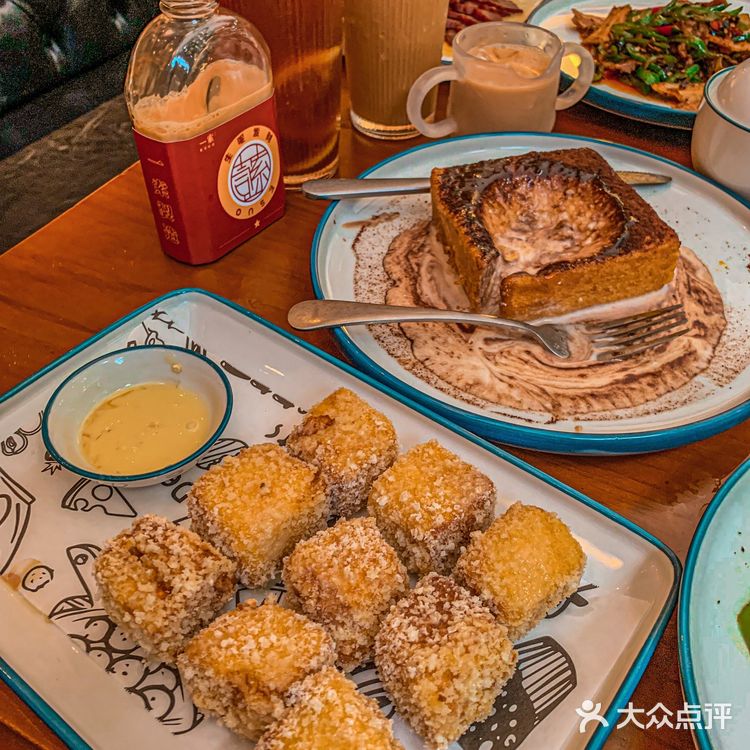 重庆小曼谷紫薇路超火🔥粤式餐吧好美味‼️