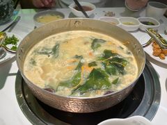 -洪氏嗨捞·广东猪肚鸡·椰子鸡火锅(西咸万象城店)