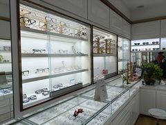 -翰佐蔡司小乐圆·依视路星趣控·暴龙眼镜折扣店