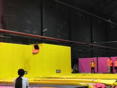 -嘿哟动霸CHUA·新潮玩运动娱乐中心·蹦床滑冰团建乐园