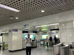 -陆家浜路(地铁站)