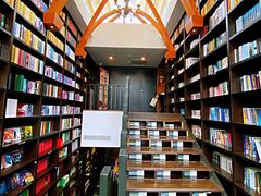 -钟书阁(松江泰晤士小镇店)