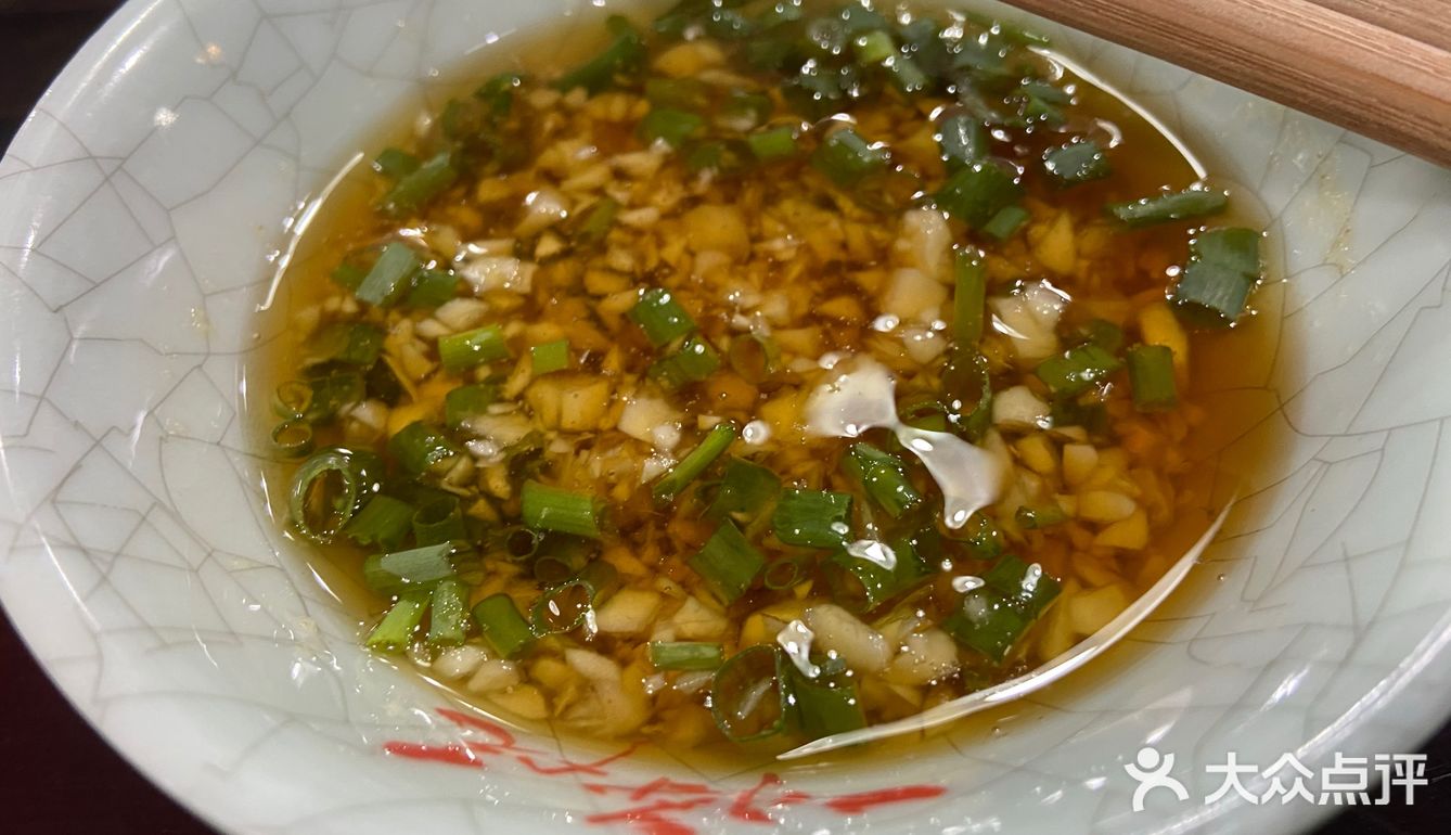 吃一顿正宗重庆火锅，醇厚的牛油锅底加上新鲜食材，真是爽歪歪。