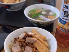 -松树干拌面店