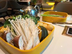 -润园四季椰子鸡火锅(卓越INTOWN店)