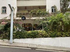 -彳亍咖啡·这里(水湾路店)