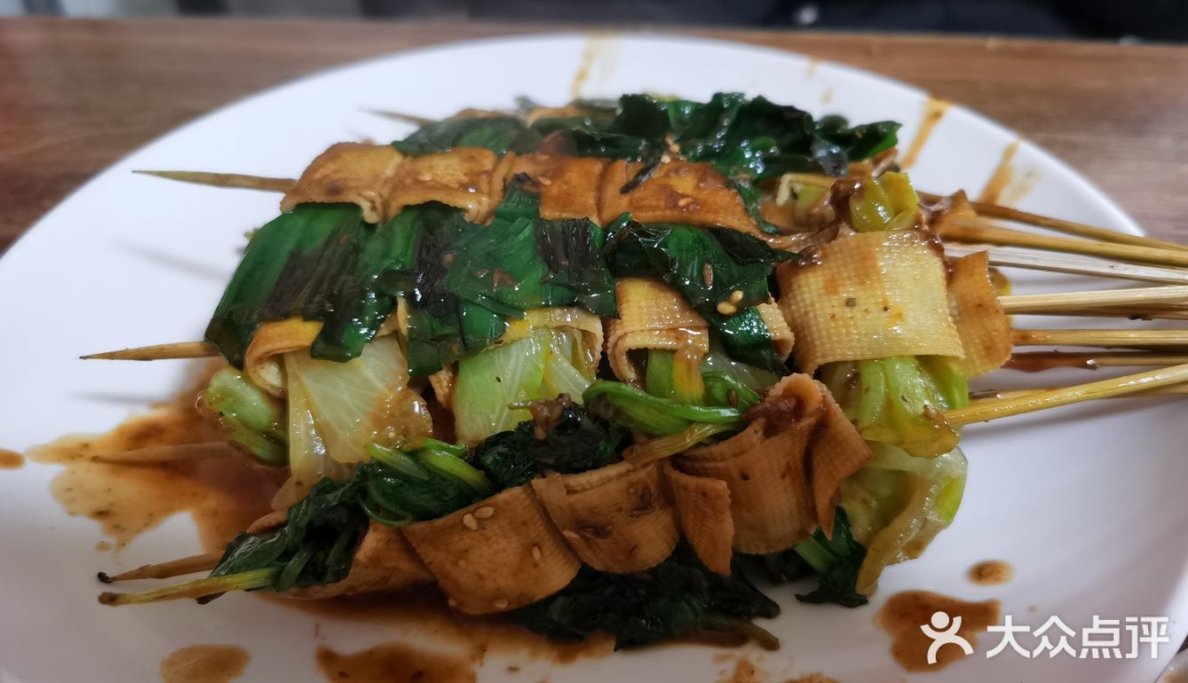 一个小店，有铁板和烤串，味道还行