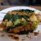 一个小店，有铁板和烤串，味道还行