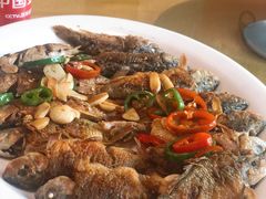 香煎禾花鱼-将军陂美食山庄·瓦缸炭烧鸡