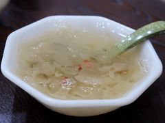 银耳汤-舒小笼松针小笼包