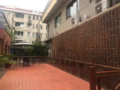-汉庭优佳(上海娄山关路地铁站店)