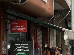-Bánh Mì Huynh Hoa
