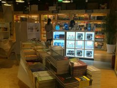 -新华里咖啡书吧(新华书店小寨店)
