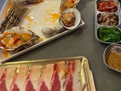 -围炉肉舍•炭烤活鳗•丹东海鲜烤肉(步行街店)