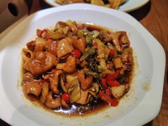 酸菜炒肥肠-东方红·湖南菜(金屿店)