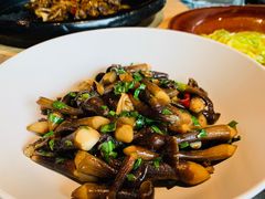 野芫荽炒牛肝菌-半山腰·云南菜(侨福芳草地店)