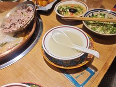 -洱火云南酸菜牛肉火锅(石景山当代商城店)