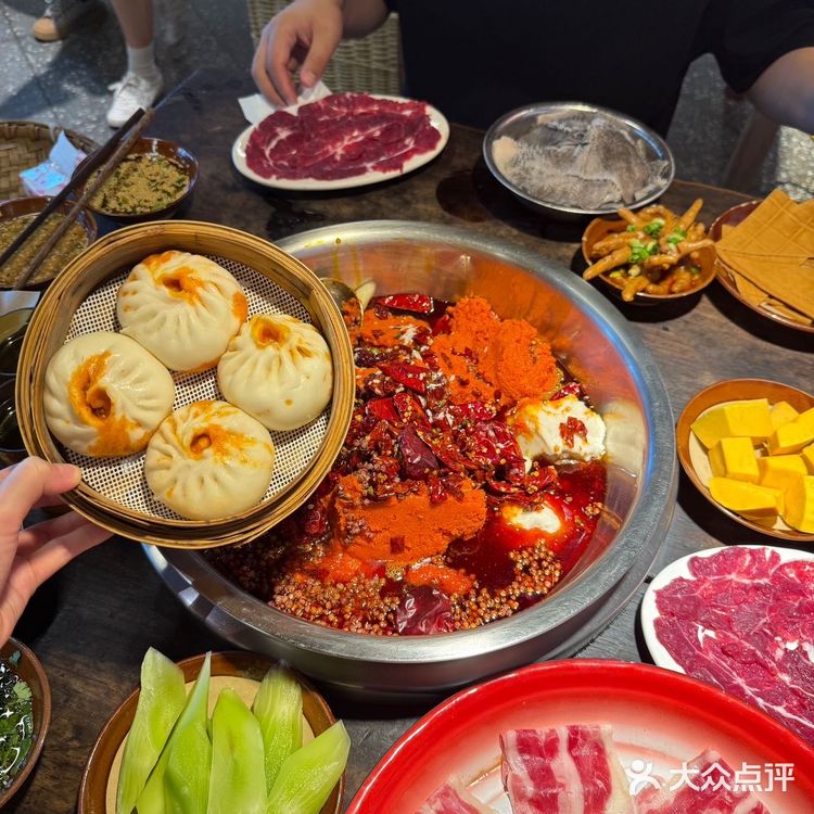 [色]来重庆第一顿吃本地人推荐的董眼镜火锅！