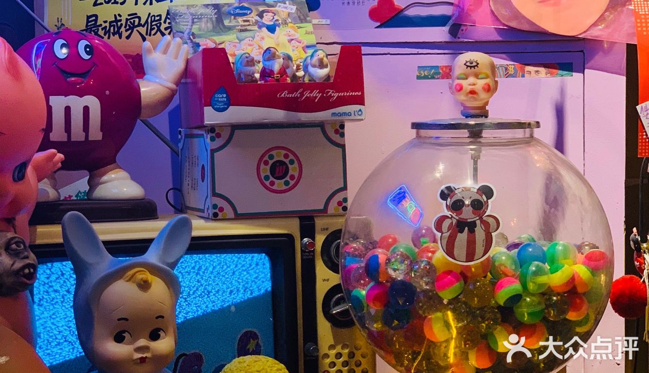 眼睛… 我是一個喜歡收藏 眼睛裝飾品的愛好者！