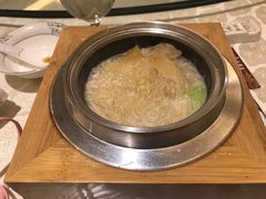招牌砂锅鱼汤翅-御潮轩·经典潮菜