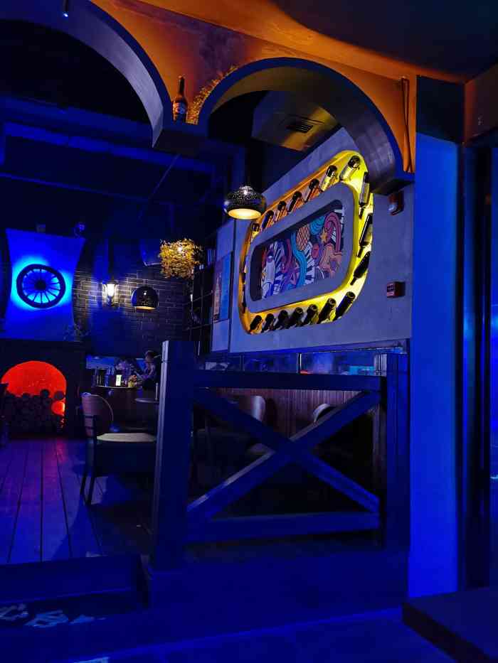 my town麦田小酒馆(牛庄店)-"环境:这一家在牛庄里面,然后招牌不是