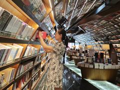 -钟书阁(珍园店)