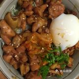 上杭路这条小街有很多种草的日料店、小吃店