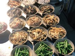 -董哥山城碗碗香(美专校街店)