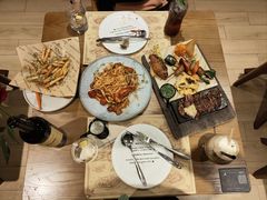 -Mark&Mars Restaurant