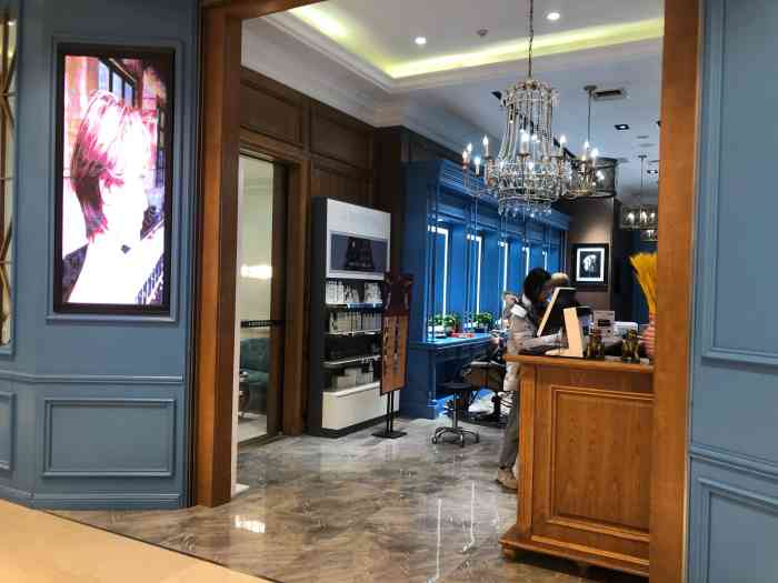 木浦造型在大连有很多连锁店,和平广场四楼那家常去.剪发挺好的