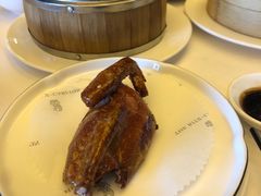 玻璃皮润烧乳鸽王-富力丽思卡尔顿酒店·丽轩中餐厅