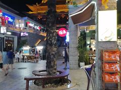 -亚龙湾亚泰商业街