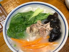 土鸡汤捞米线-云海肴·汽锅鸡·云南代表菜(天津国金汇店)