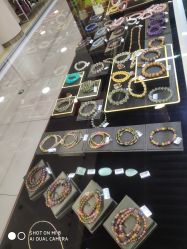 -灵彩珠宝(朗香街店)