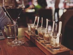 配套的盐与酱汁-恰餐厅及酒吧 CHAR Bar & Grill (北京丽都皇冠假日店)